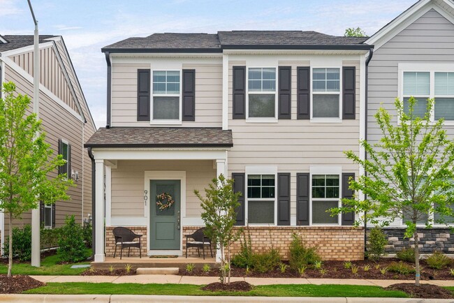 Stunning 3BD, 2.5BA End-Unit Fuquay-Varina... - Stunning 3BD, 2.5BA End- Townhome Unit Fuquay-Varina...