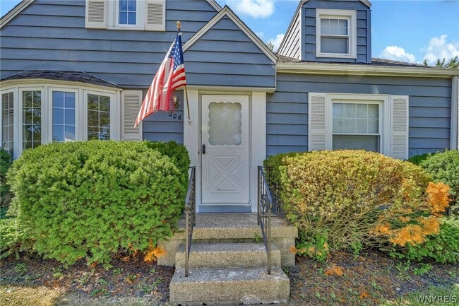 Photo - 206 Wrexham Ct N