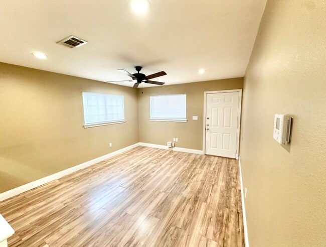 Photo - Perfect Student Retreat – Private 1BR Cottage with Washer/Dryer Near UNT