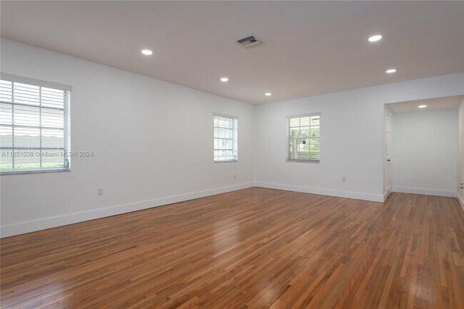 1211 Sorolla Ave