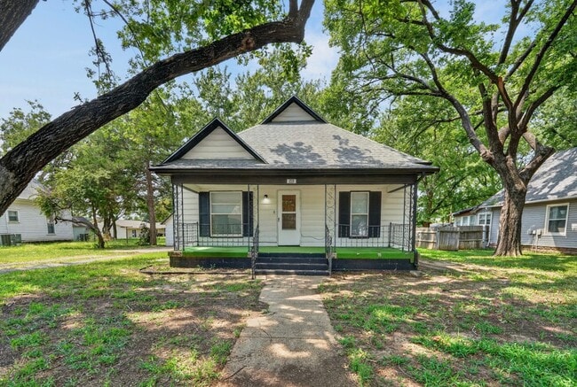 Building Photo - 133 N Gorin Ave