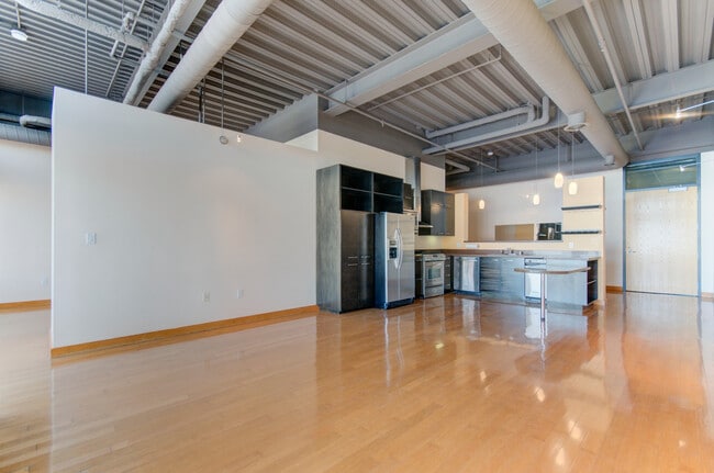 Photo - Luxury Gold Lofts! Bright Open Floor Plan with City Views-Secure Parking Unidad 406