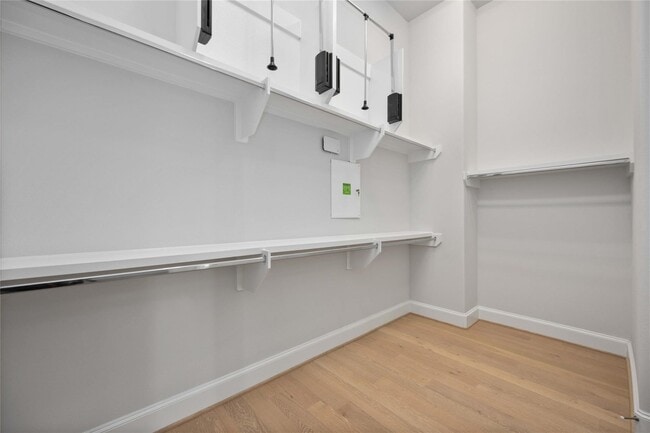 Building Photo - 10919 Grove Tree Ln