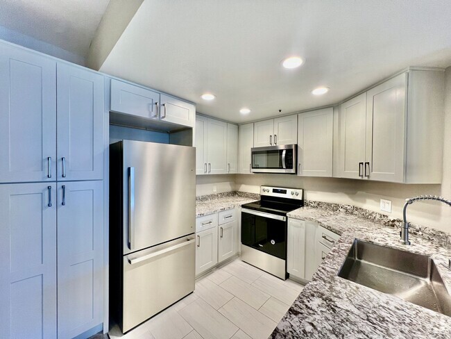 Building Photo - Newly remodeled 2B/2BA Condo w/ reserved p... Unit 2210