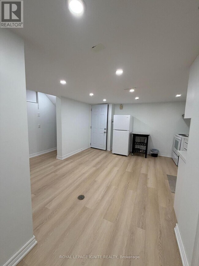 Photo - 21A Lambton Ave
