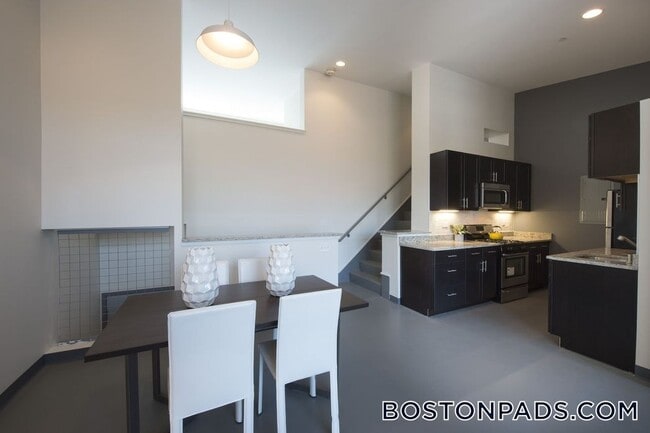 Photo - 160 E Berkeley St Unit 305