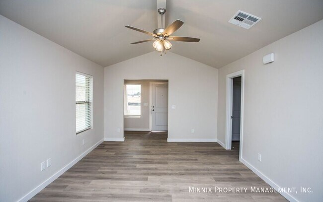 Photo - 312 E 77th St