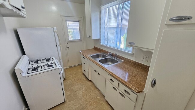 Photo - 1625 N Hobart Blvd Unit 4