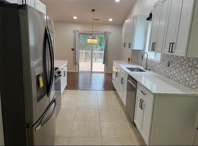 Photo - 1260 Della Way
