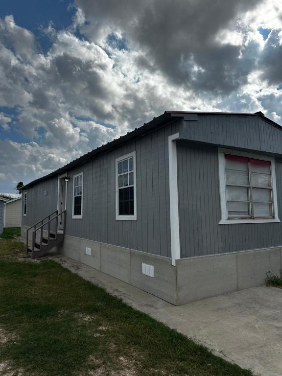 Building Photo - 300 S 1st St