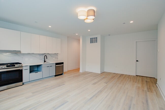 Photo - 3823 N Ashland Ave Unit 3821