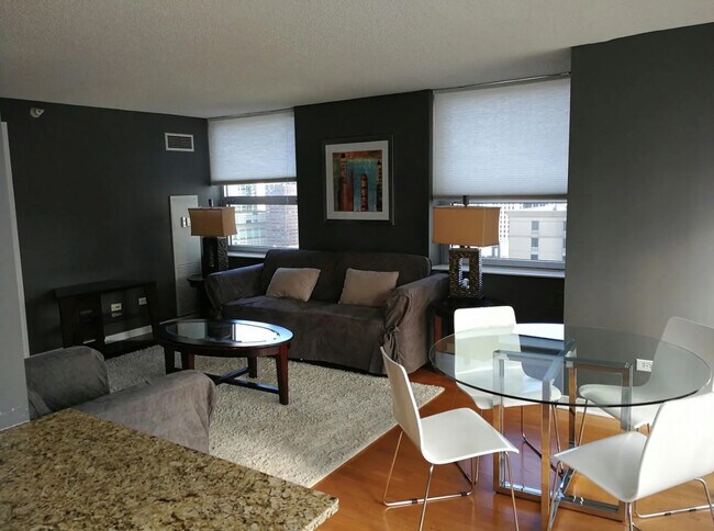 Photo - 545 N Dearborn St