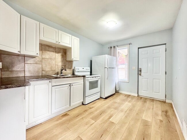 Photo - 18 Barnesdale Ave N Unit 1