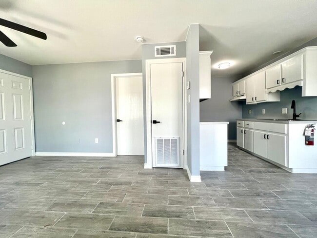 Photo - Maple Manor Apartments