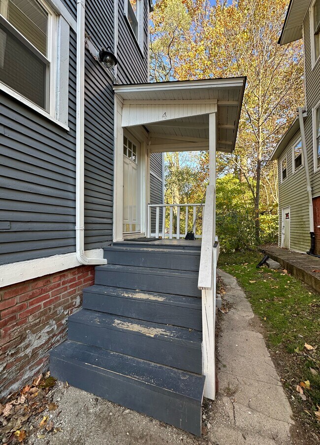 Building Photo - 113 S 9th St Unit 4