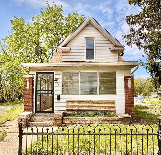 Building Photo - 127 Elm St Rental