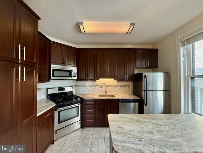 Photo - 1610 N Broom St Unit 2