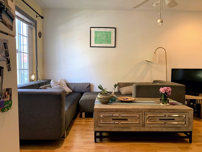 Photo - 1339 S Sycamore Ave