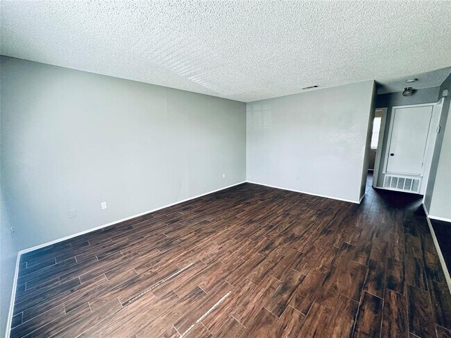 4901 Merritt Cir