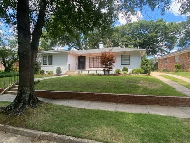 Building Photo - Beautiful Mid-town home 2br/2ba, newly ren...