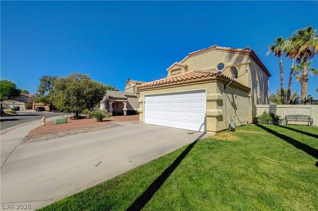 Photo - 2064 Waverly Cir
