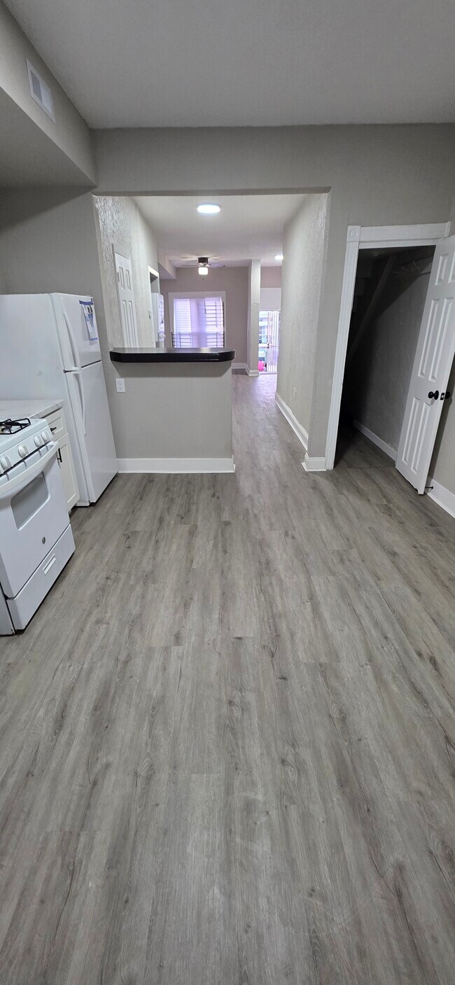 Photo - 3423 E Lombard St