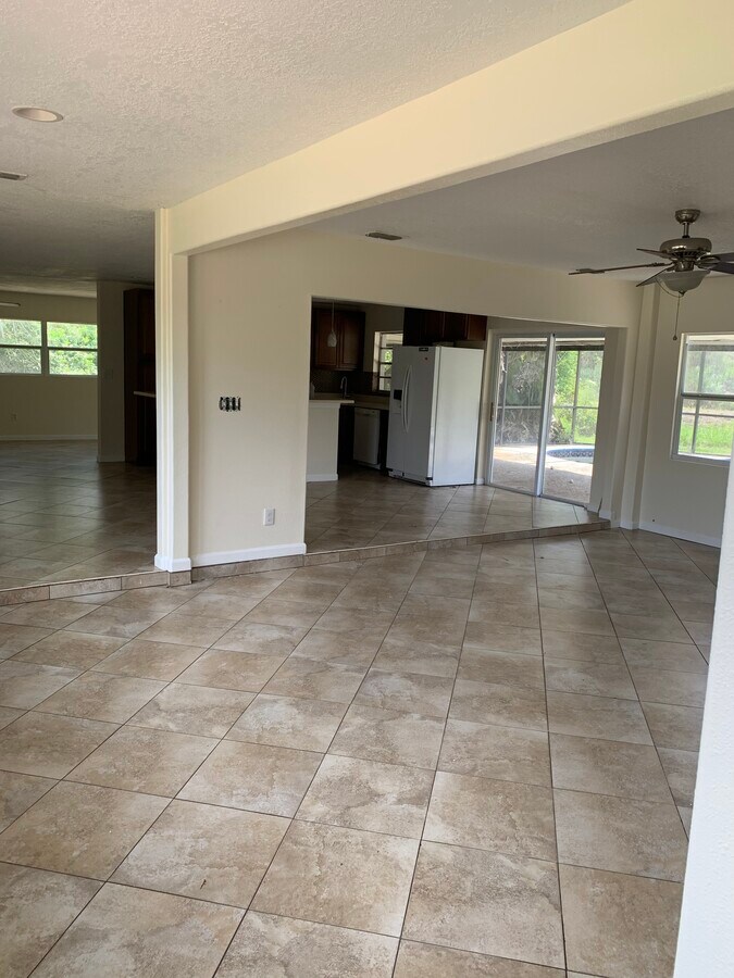 Photo - 731 Apollo Cir NE