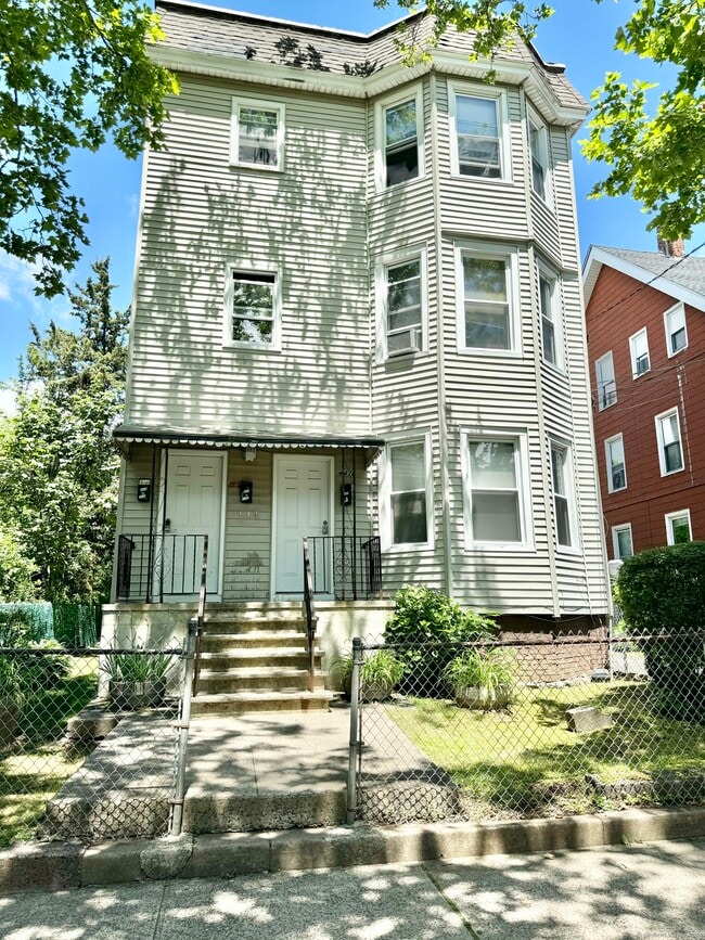 Building Photo - 247 W Ivy St Unit 2