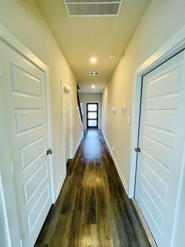 Photo - 16628 Sterling Clf St