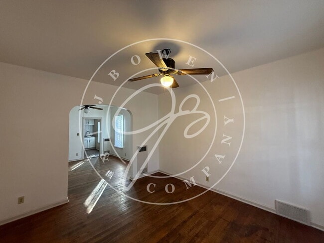 Photo - Cozy 2-Bed Home with Gleaming Hardwood Floors in Toledo!