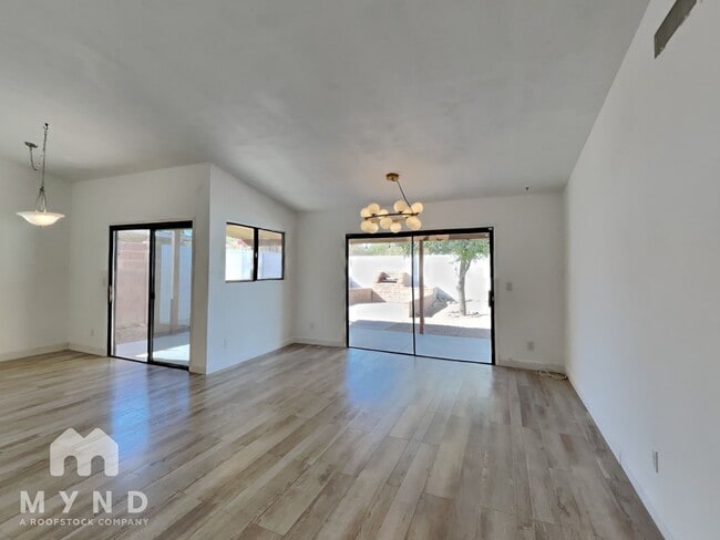 Photo - 370 S Pemberton Ave