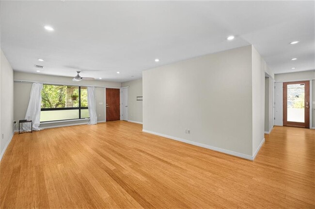 Photo - 805 Cumberland Rd