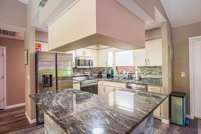 Photo - 5280 S Elm Ave Unidad SI ID1049726P