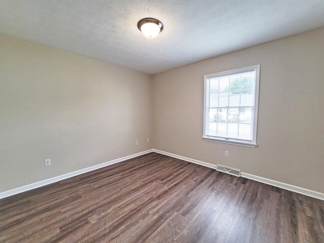 Photo - 952 Beverly Dr