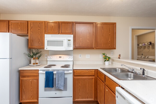 2BR, 2BA - 975SF Juniper - Kitchen