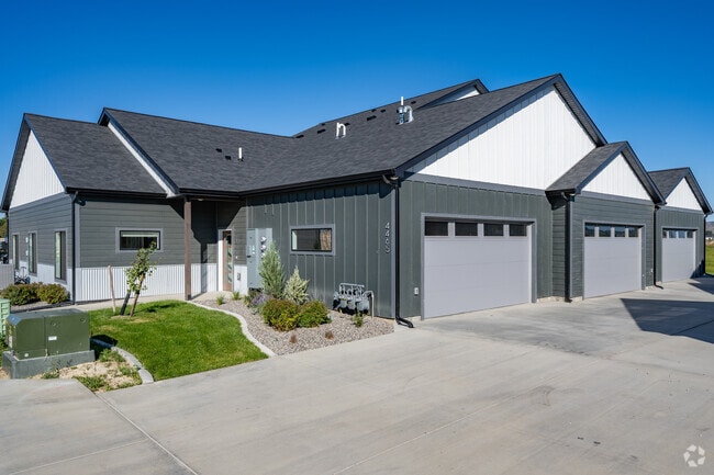 Alternar - Farmstead Townhomes