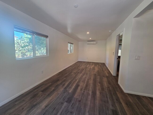 5445 Aura Ave
