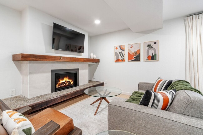 Building Photo - 4375 Fernbrook Dr Unit ID1363948P