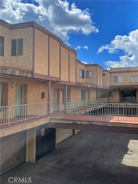 Photo - 15527 Parthenia St