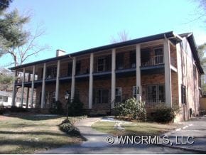 Photo - Twin Oaks Apartments