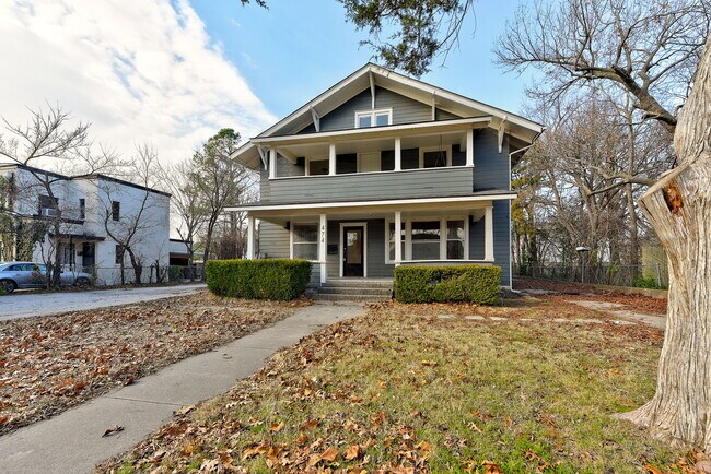 Building Photo - 474 Elm Ave Unit 1