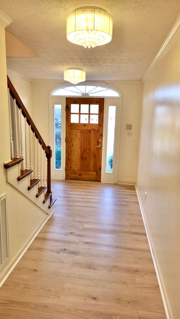 Photo - Knoxville 37920 - Completely Renovated 4 Bedroom, 4 Bath home - Contact Tanner Fee (865) 850-5103