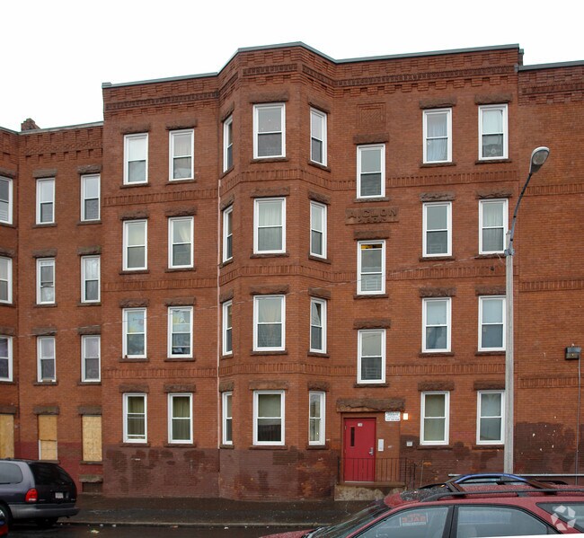 Sargeant West Apartments - Sargeant West Apartments