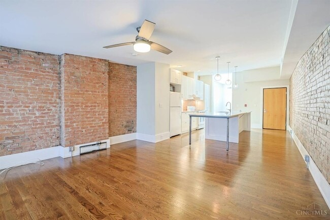 1121 Walnut St