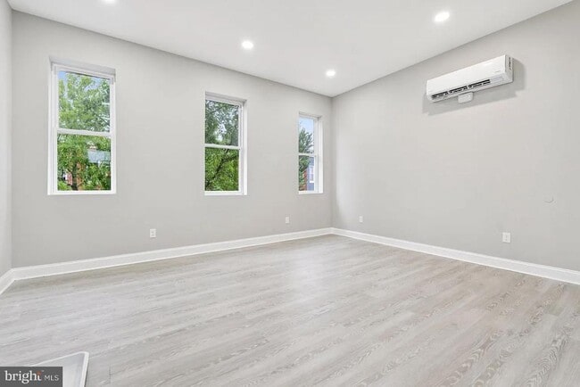 Building Photo - 916 N Arlington Ave Unit 3