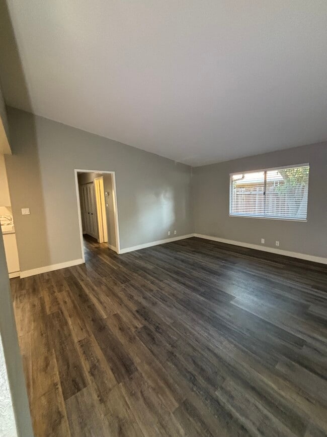 Building Photo - 1116-1116 J St Rental