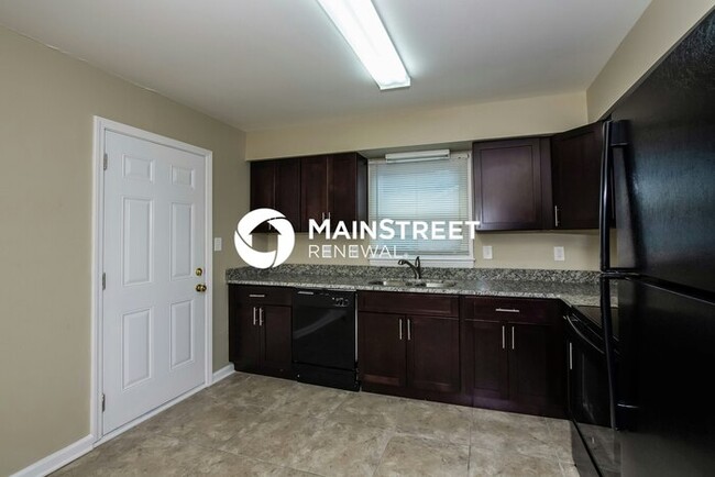 Photo - 3 Bedroom Pet-Friendly Home in Charlotte, NC with Main Street Renewal