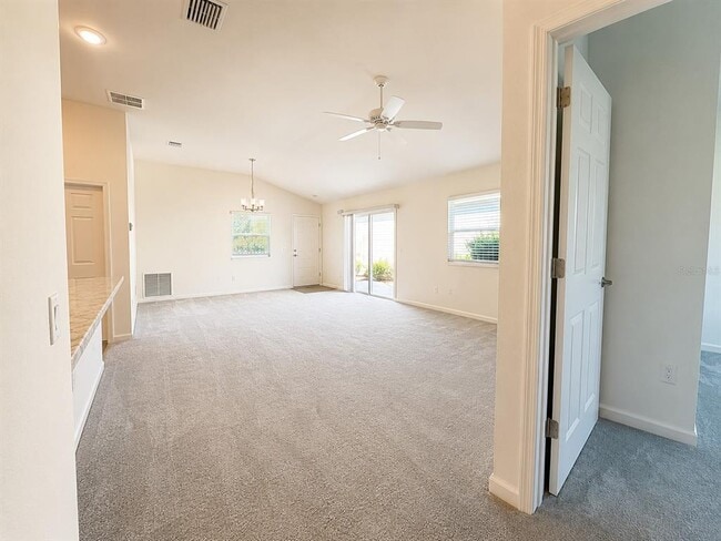 Photo - 2452 Soper St