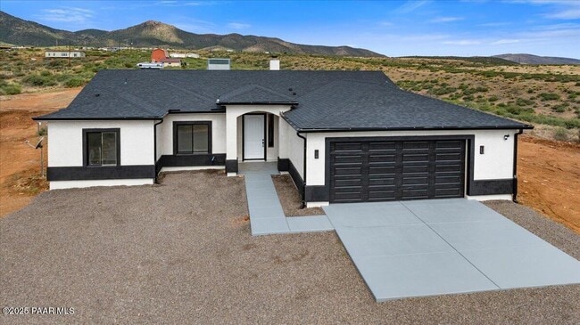 Building Photo - 320 S Hoss Rd Rental