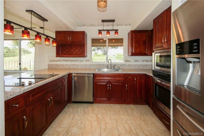 Photo - A?eloa, Kapolei - Single Family Home on the Golf Course